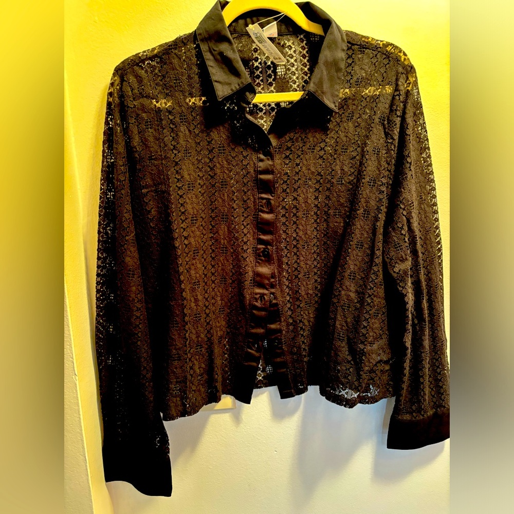 Old Navy black lace blouse